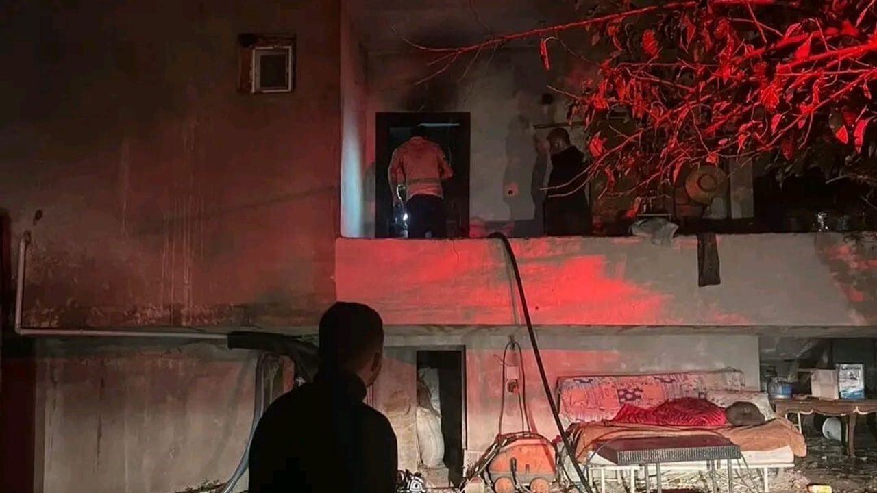 Arsuz Üçgüllük'te 2 Katlı Müstakil Evde Yangın Söndürüldü