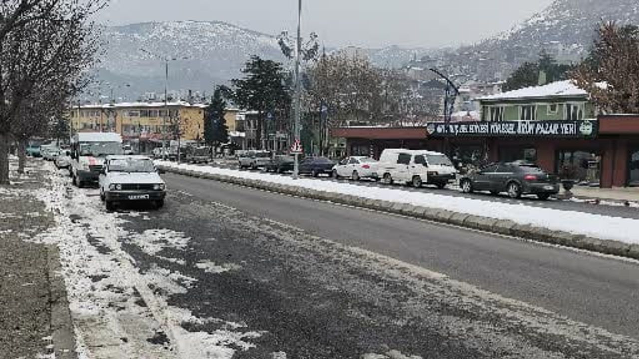 Artvin'de Aksu Yaylası'nda Çığ: Ekipler Arama Başlattı