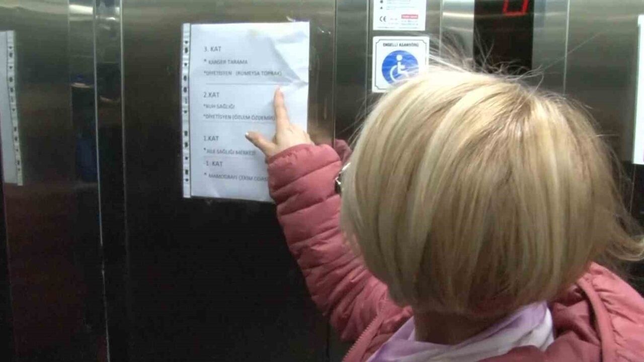 Asansördeki pano erken teşhis sağladı: Peruzat Uzun’a 2. evre meme kanseri tedavi edildi