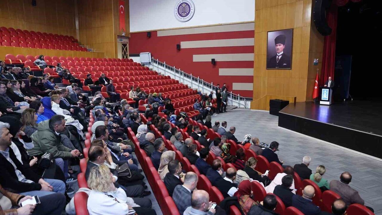 Atatürk Üniversitesi Bilimsel Teşvik Töreni’nde Başarılı Akademisyenler Ödüllendirildi