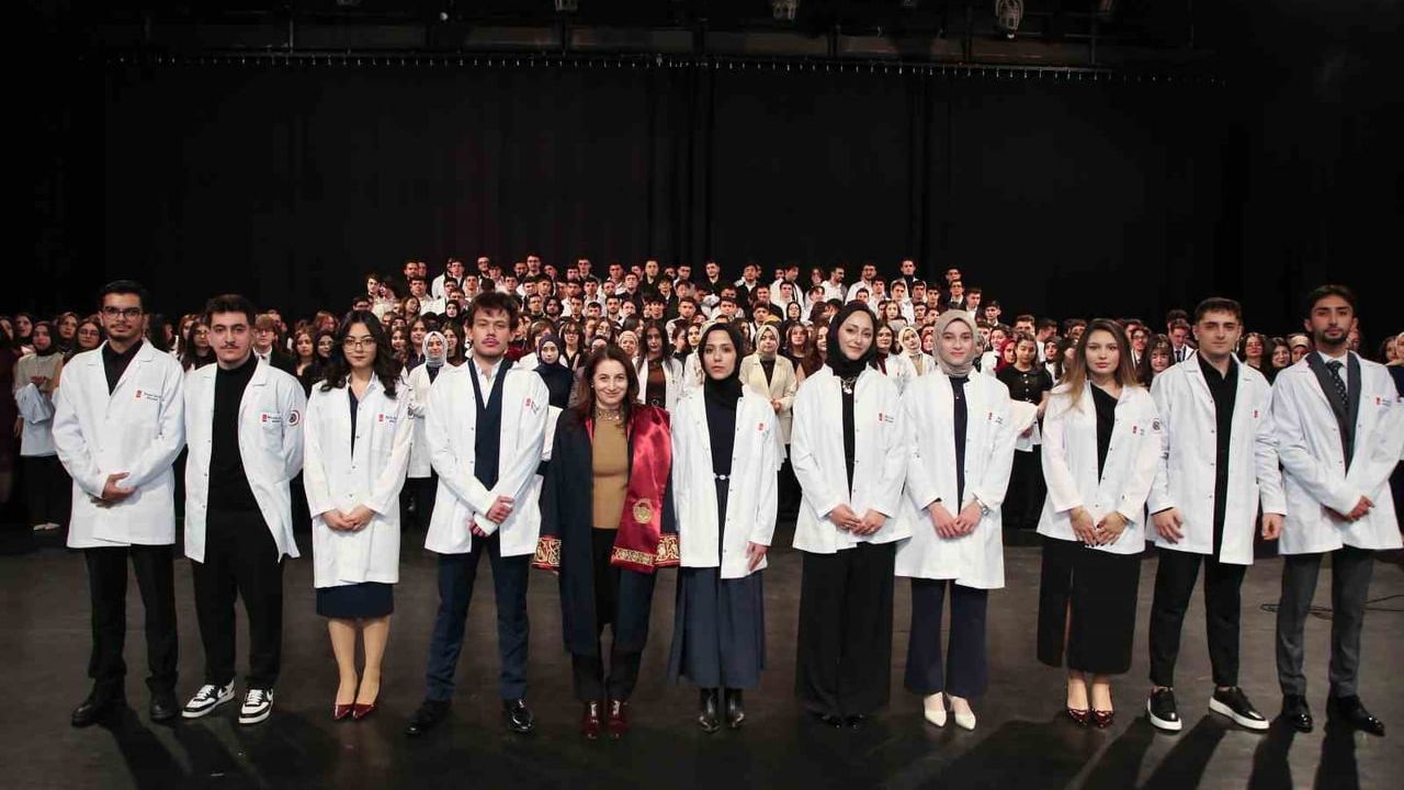 Atatürk Üniversitesi'nde Beyaz Önlük Heyecanı: 316 Yeni Tıp Öğrencisi