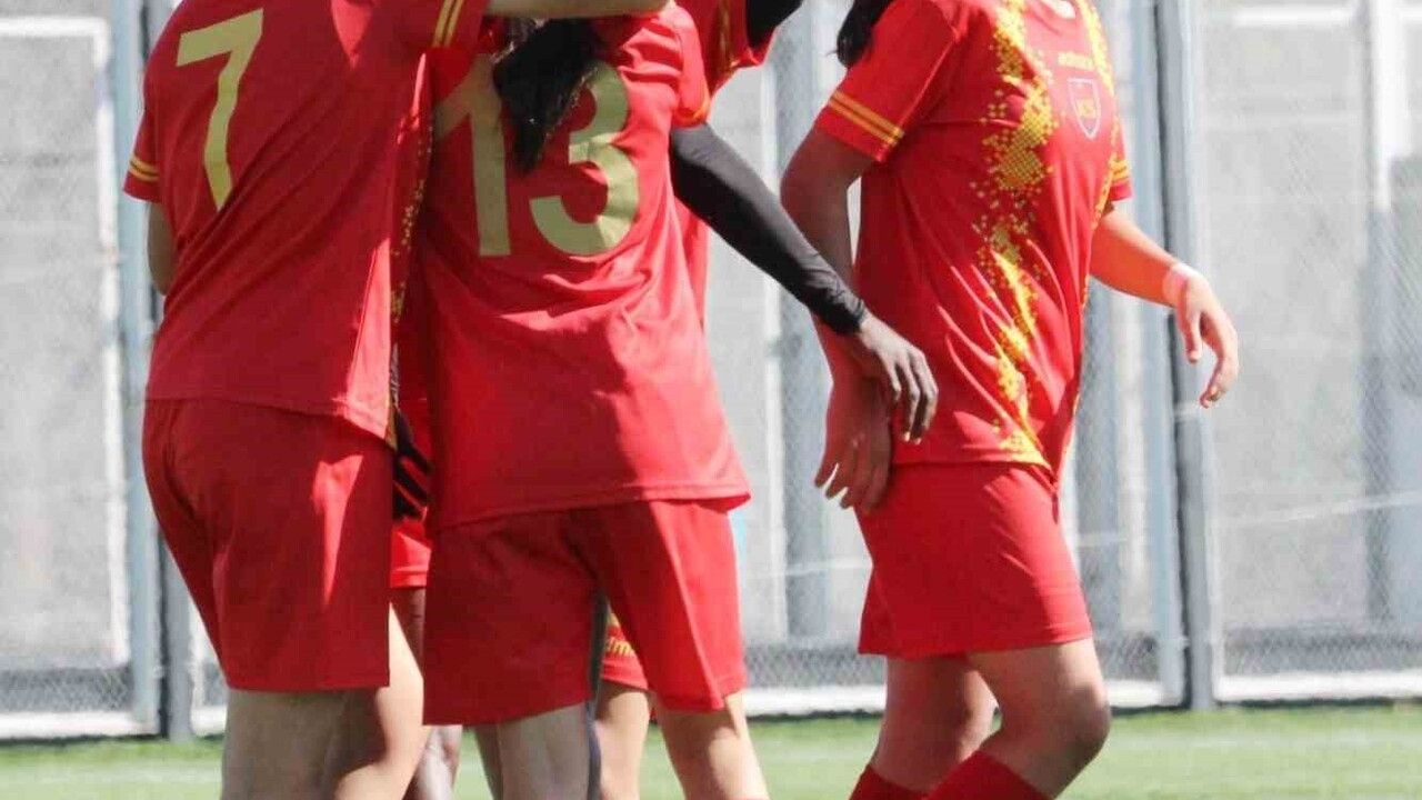 Auran Kayseri Kadın FK 13-0 Galibiyetle Liderlikte