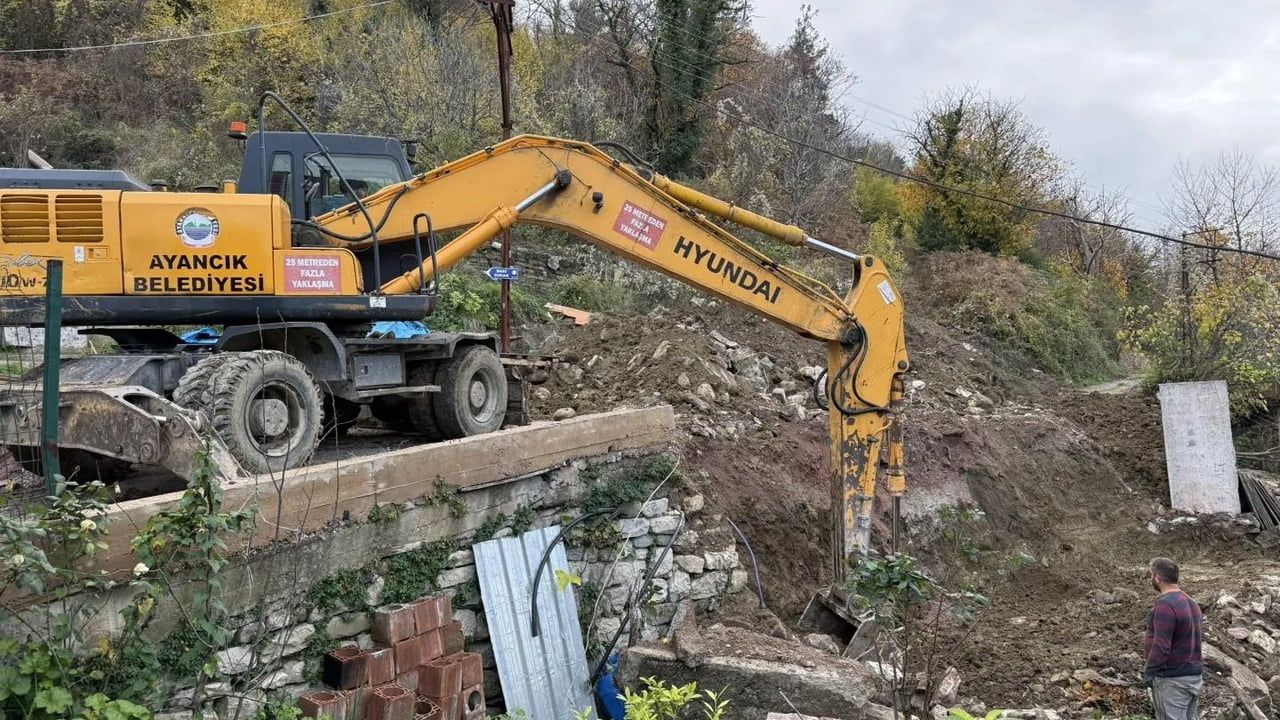 Ayancık’ta Altyapı ve Üstyapı Çalışmaları Hızlandı