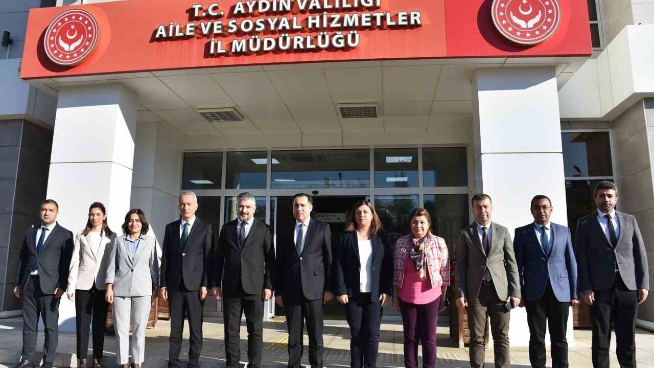 Aydın Aile ve Sosyal Hizmetler İl Müdürlüğü'nde Devir Teslim: Kömürcüoğlu'dan Türkoğlu'na