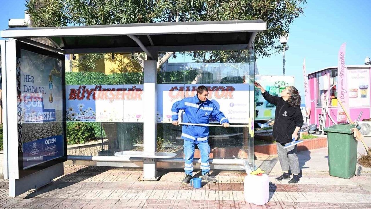 Aydın Büyükşehir'den Kuşadası'nda Kapsamlı Çevre Temizliği