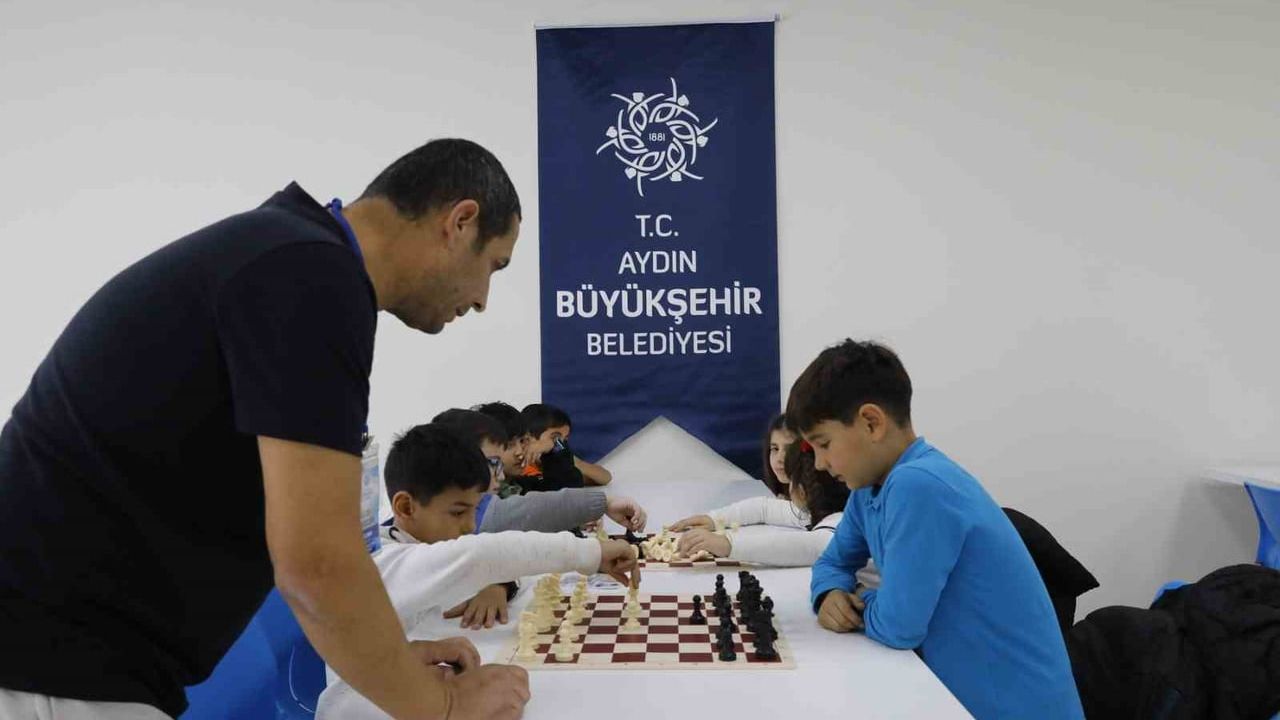 Aydın Büyükşehir'in Ücretsiz Satranç Eğitimleri Çocuklarda Stratejik Düşünceyi Güçlendiriyor