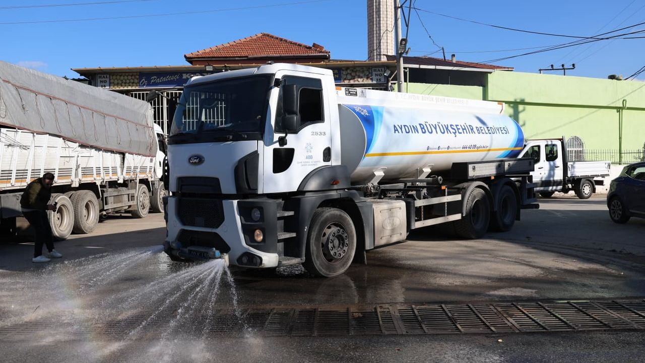 Aydın Büyükşehir, İncirliova Acarlar Hali'ni Kapsamlı Temizlikle Yeniledi