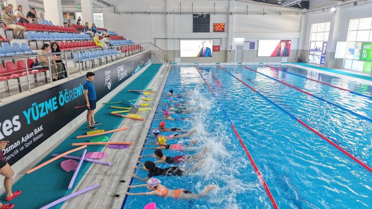 Aydın'da 1 Yılda 21 Bin Kişiye Yüzme Eğitimi