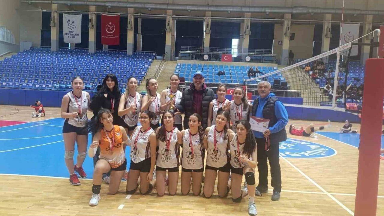 Aydın'da Genç A Kızlar Voleybol İl Birinciliği: 42 Takım, 672 Sporcu