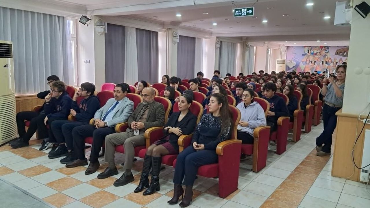 Aydın'da Öğrencilere 'Bilimsel Araştırma Yöntemleri' Eğitimi