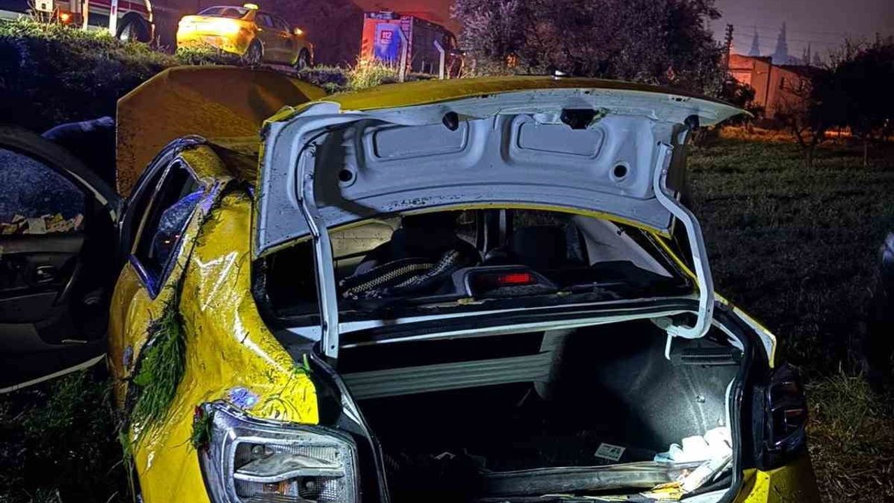 Aydın'da Ticari Taksi Tarlaya Uçtu: 1 Yaralı