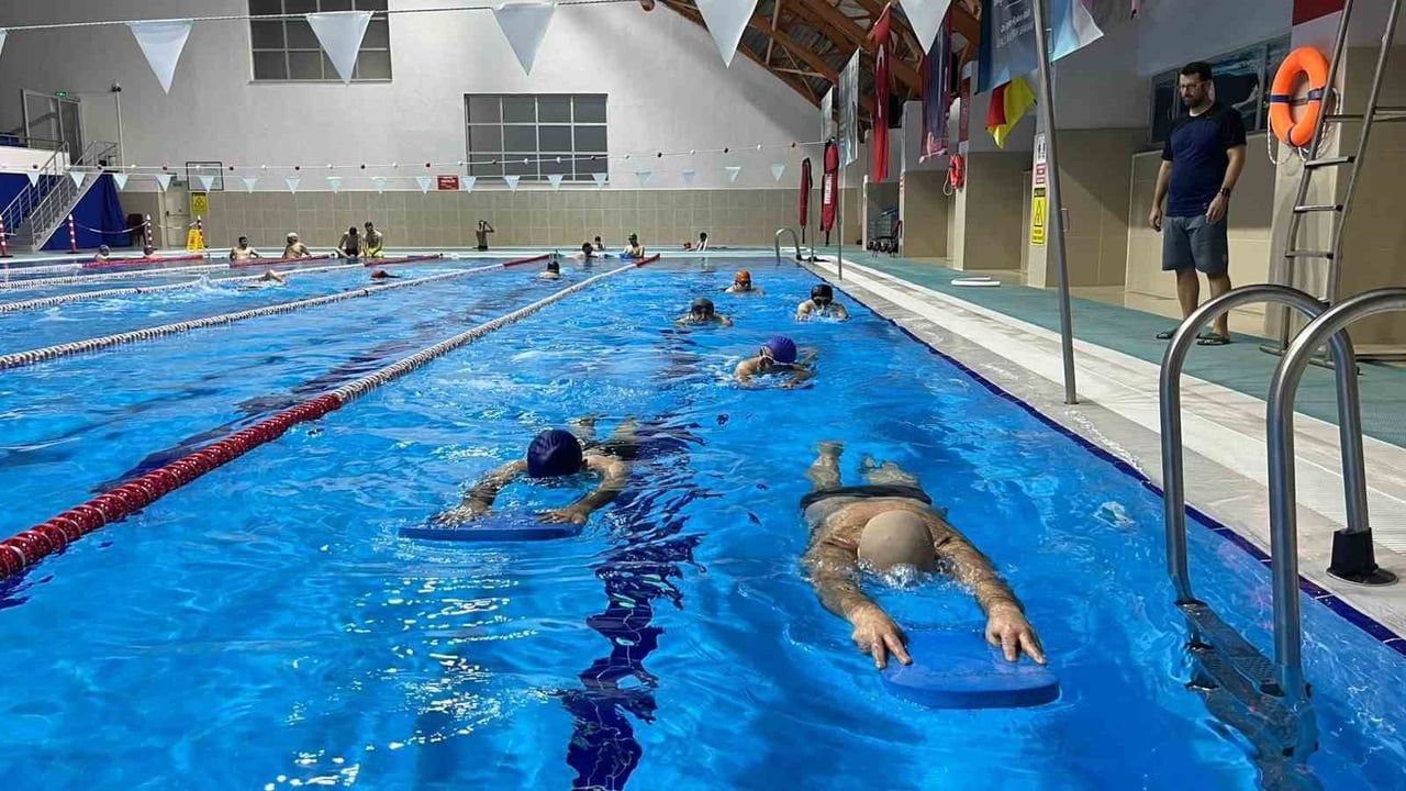 Aydın'da 'Yüzme Bilmeyen Kalmasın' eğitimleri sürüyor