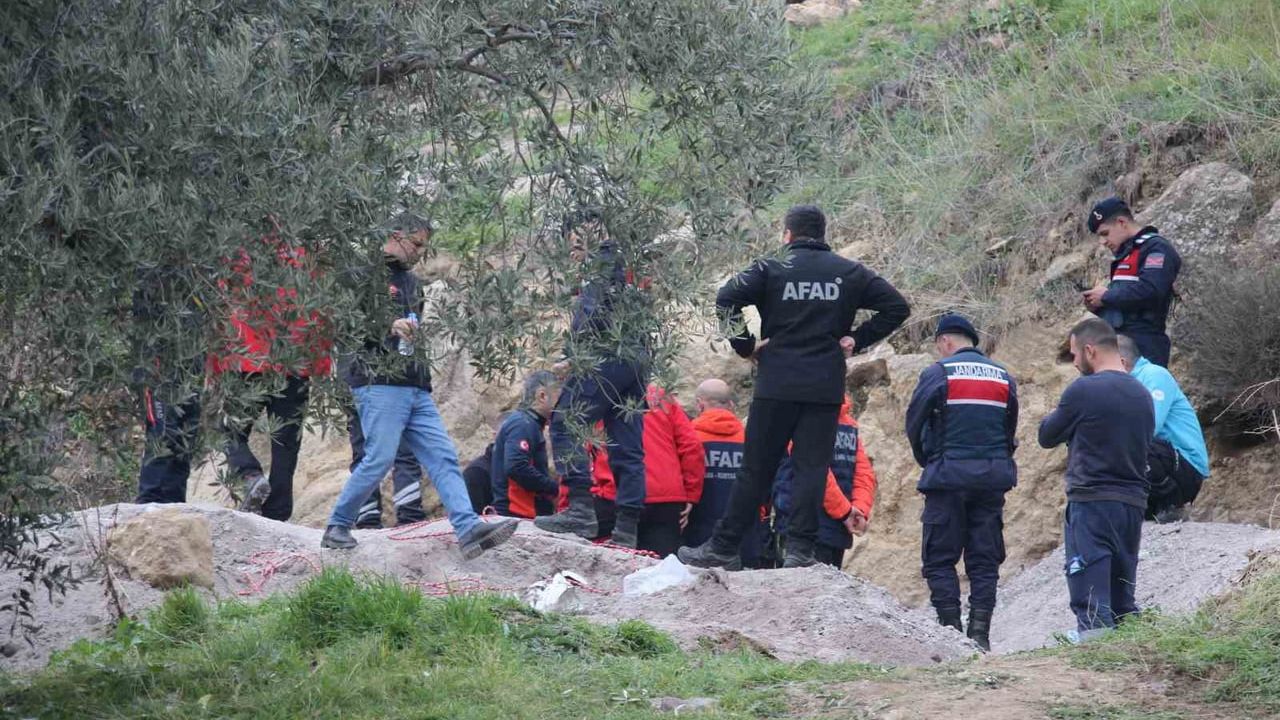 Aydın Efeler'de Kaçak Kazı: Kalfaköy'de Tünelde Mahsur Kalan Kişiyi Ekipler Kurtarıyor