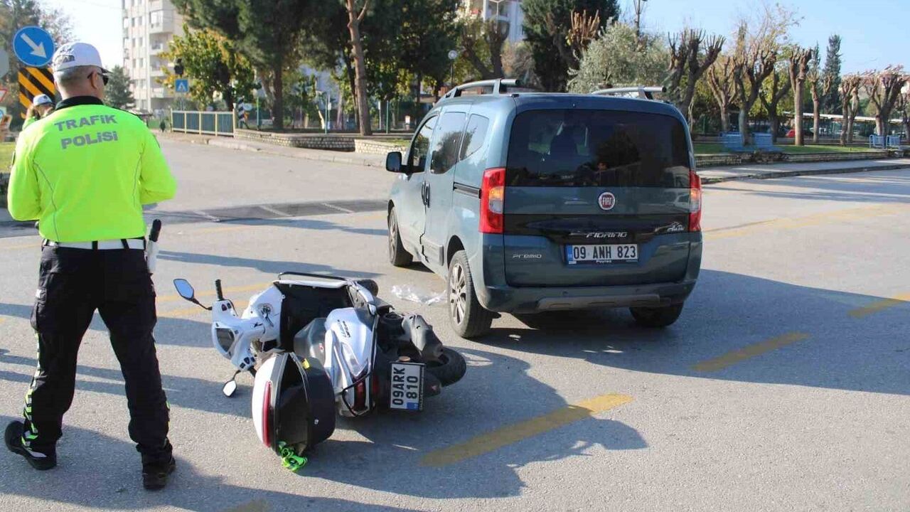 Aydın Efeler'de Ticari Araç ile Motosiklet Çarpıştı: 1 Yaralı