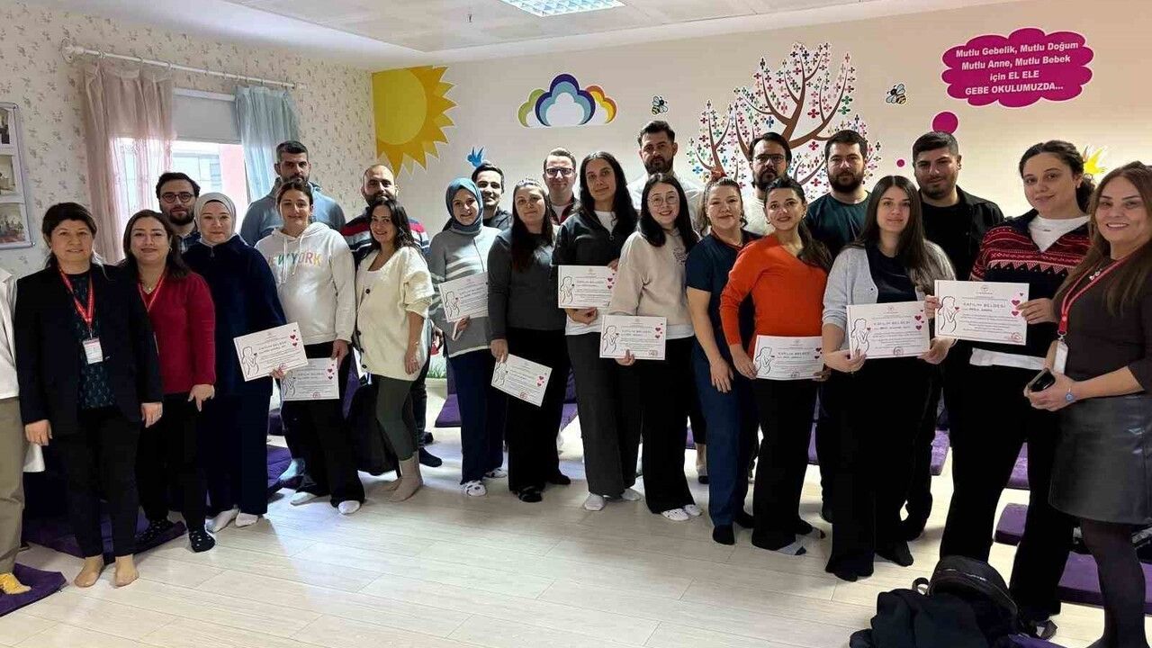 Aydın Gebe Okulu mezunlarına katılım belgesi