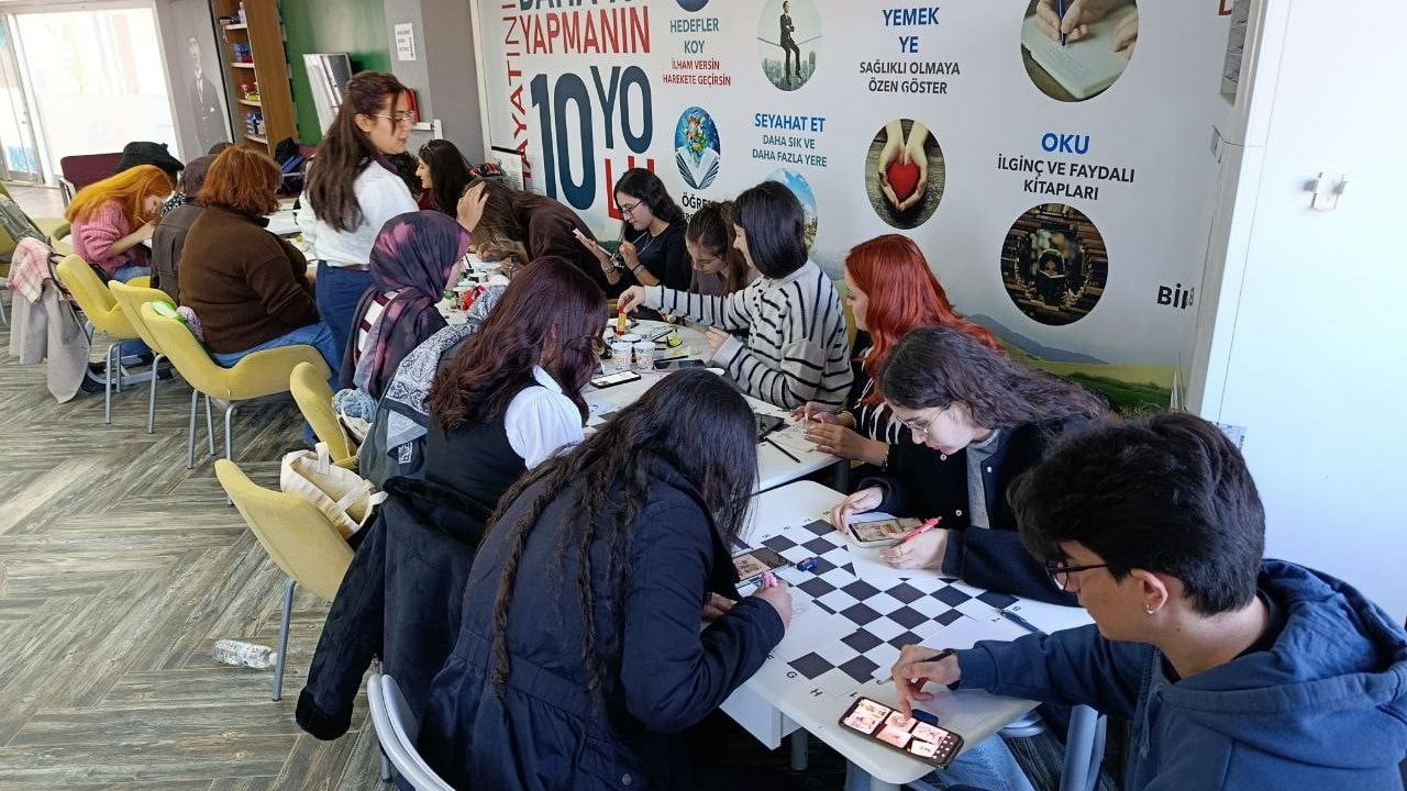 Aydın Gençlik Merkezi'nden ADÜ Genç Ofis'te Yıl Sonu Resim Atölyesi