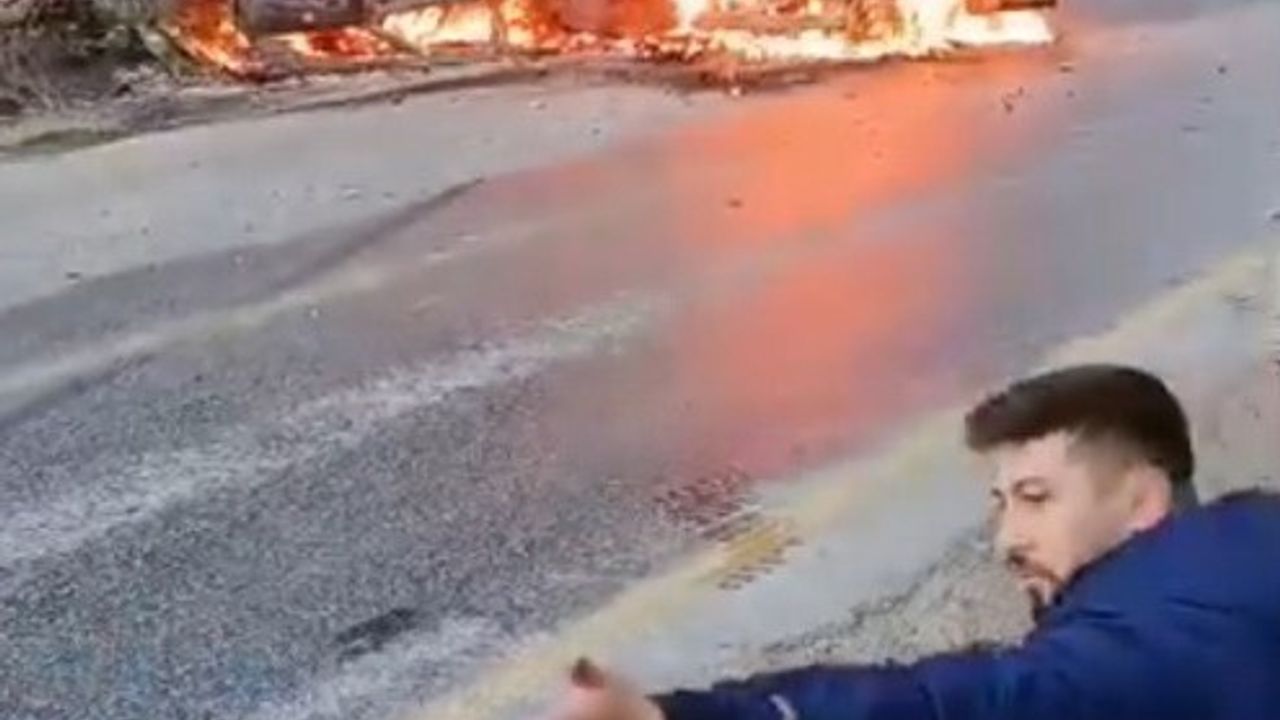 Aydın Köşk'te Kafa Kafaya Çarpışma: 2 Yaralı, Araçlar Küle Döndü