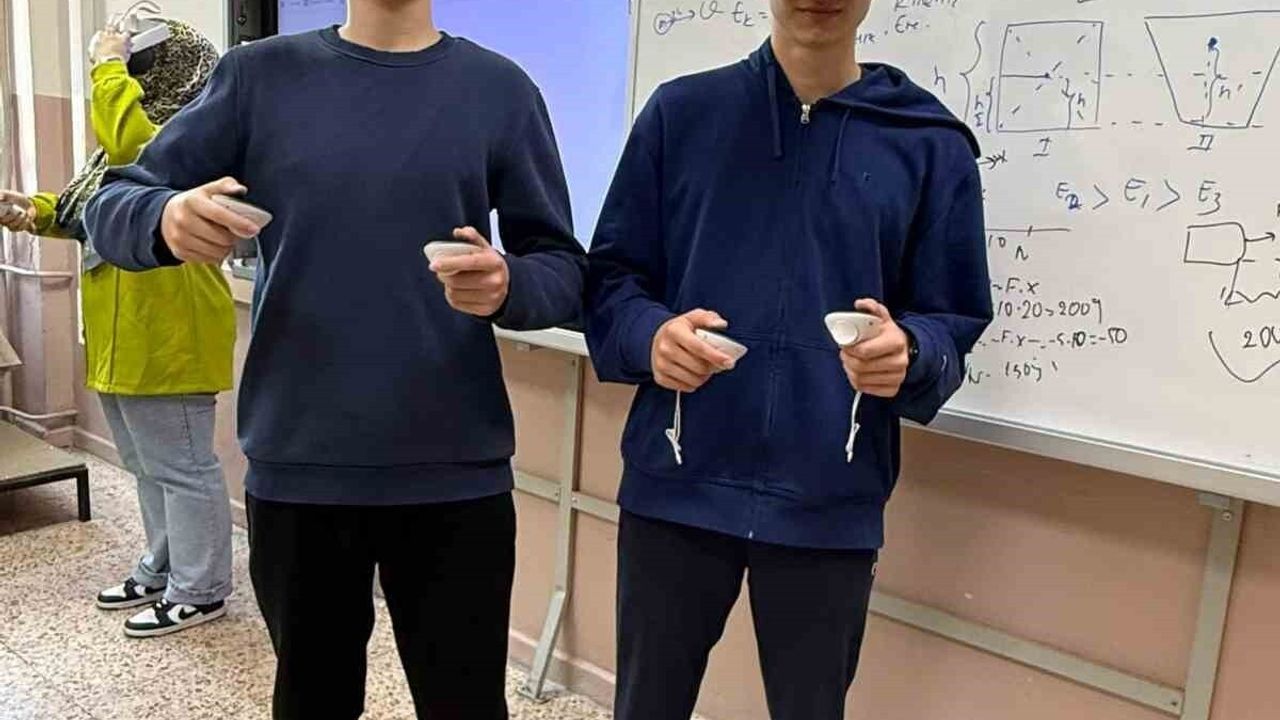 Aydın Lisesi'nde VR ile Coğrafya Dersi Başladı