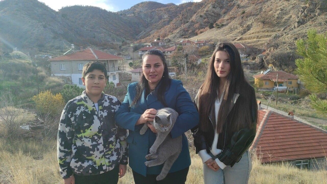 Aydıncık'ın Tek Kadın Muhtarı Dilek Efe, Kırımoluk'un Su ve Yol Sorunlarını Çözdü