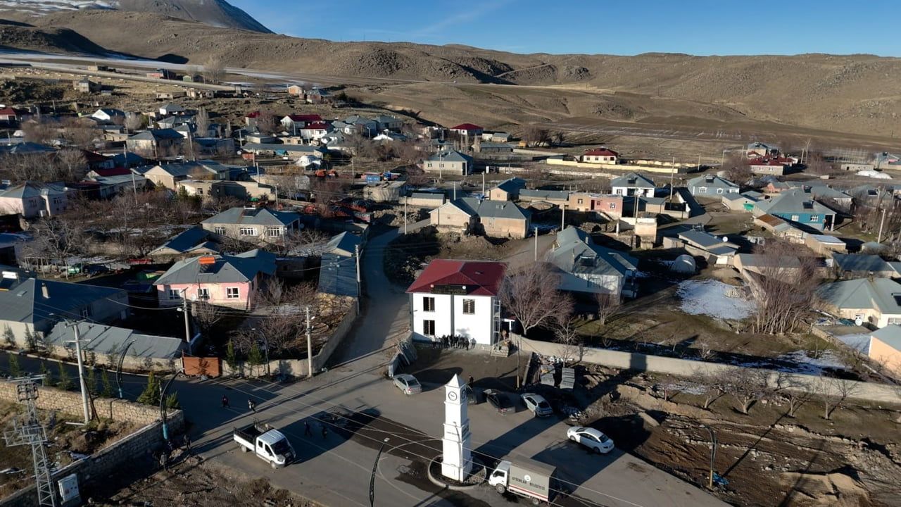 Aydınlar: Süphan Dağı'nın Eteklerinde Kartpostallık Belde