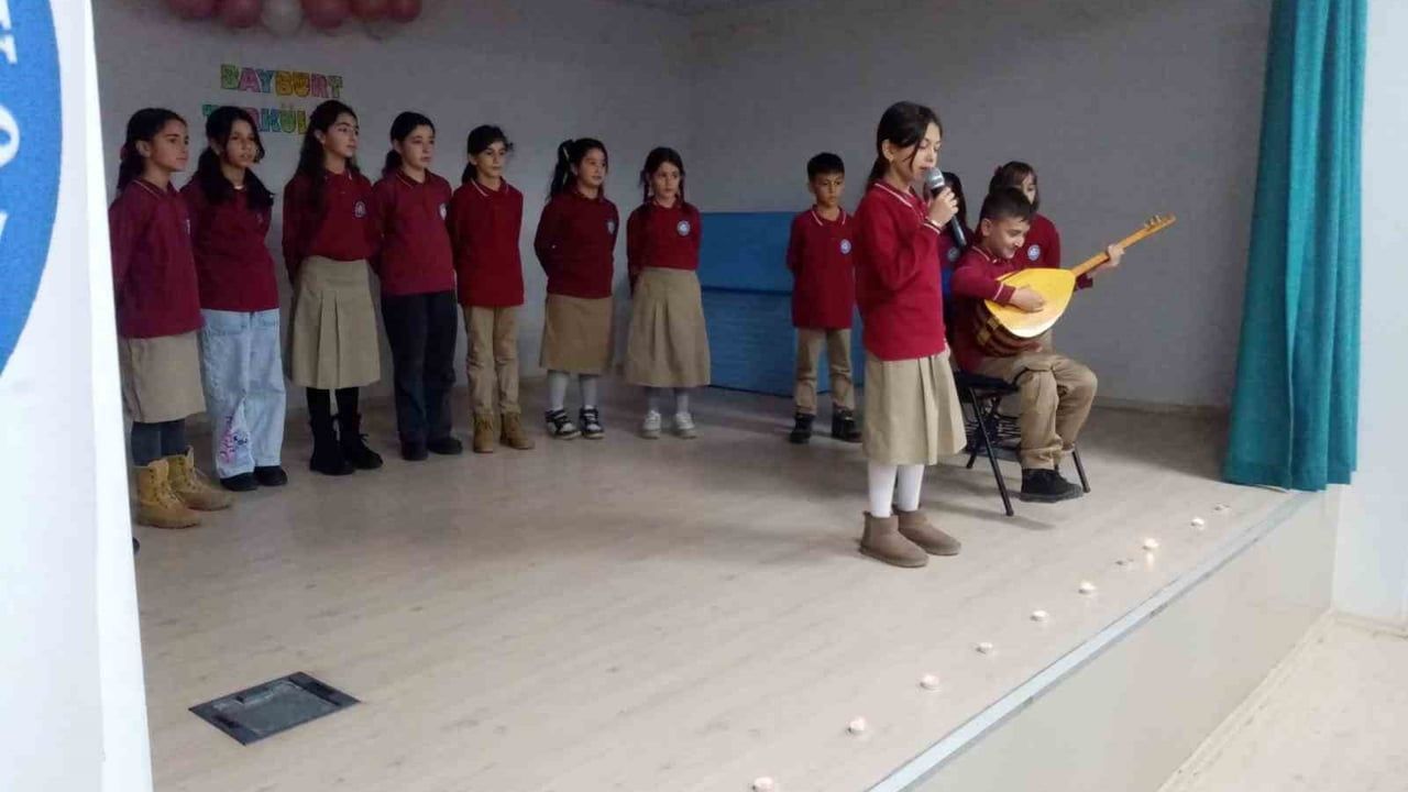 Aydıntepe'de 'Maziden Atiye' Türkü Programı: Bayburt Türküleri Sahnelendi