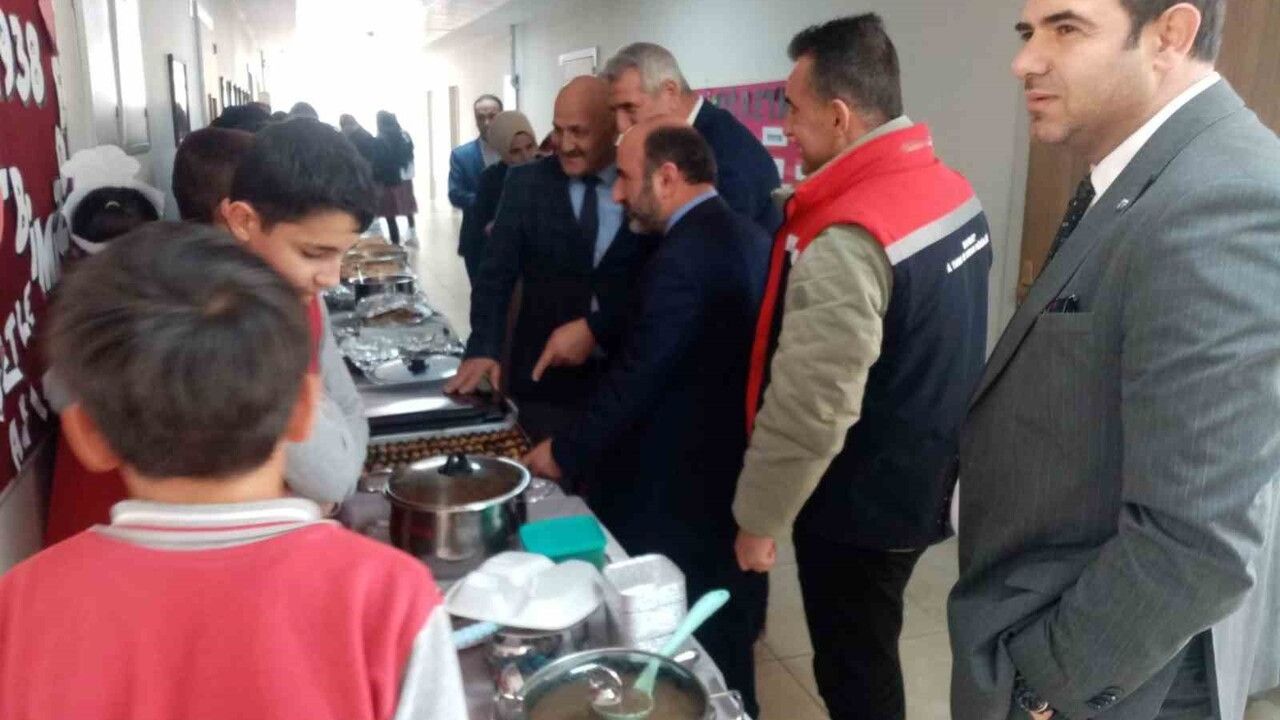 Aydıntepe'de Öğrenciler Yöresel Lezzetleri Tanıttı