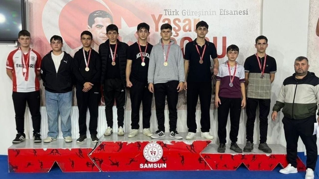 Ayvacık'ta Güreş Kursu Meyvelerini Veriyor