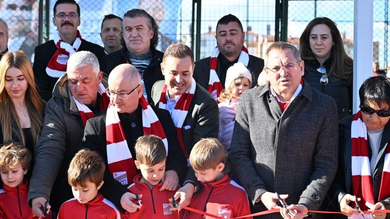 Ayvalık’ta Murat Ustalı Adına Anlamlı Spor Tesisi Açıldı