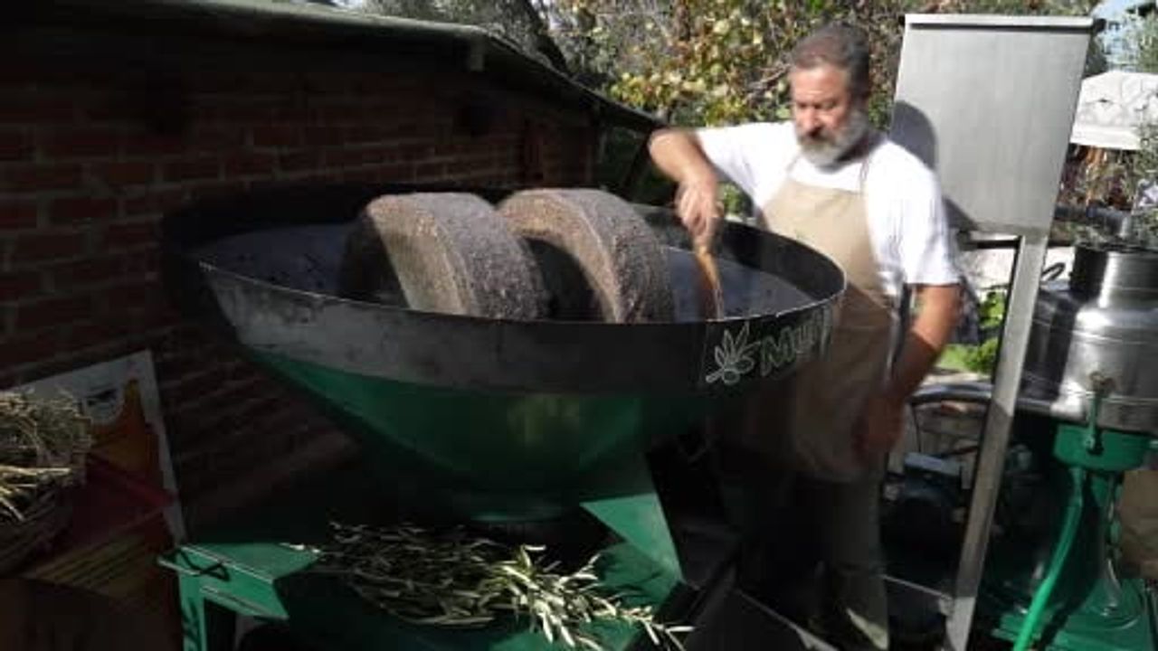 Ayvalık’ta Taş Baskı Geleneği: Erdinç Tügen Doğal Zeytinyağını Yaşatıyor