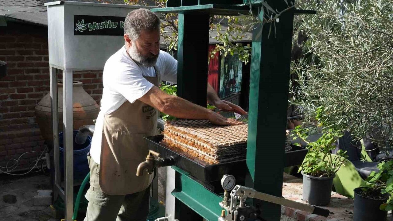 Ayvalık'ta Taşbaskıda Kekikli Zeytinyağı