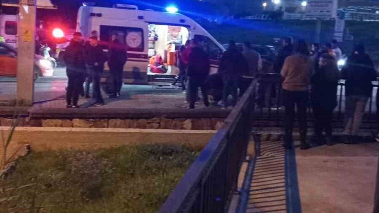 Ayvalık'ta Trafik Kazası: 2 Kişi Ağır Yaralandı