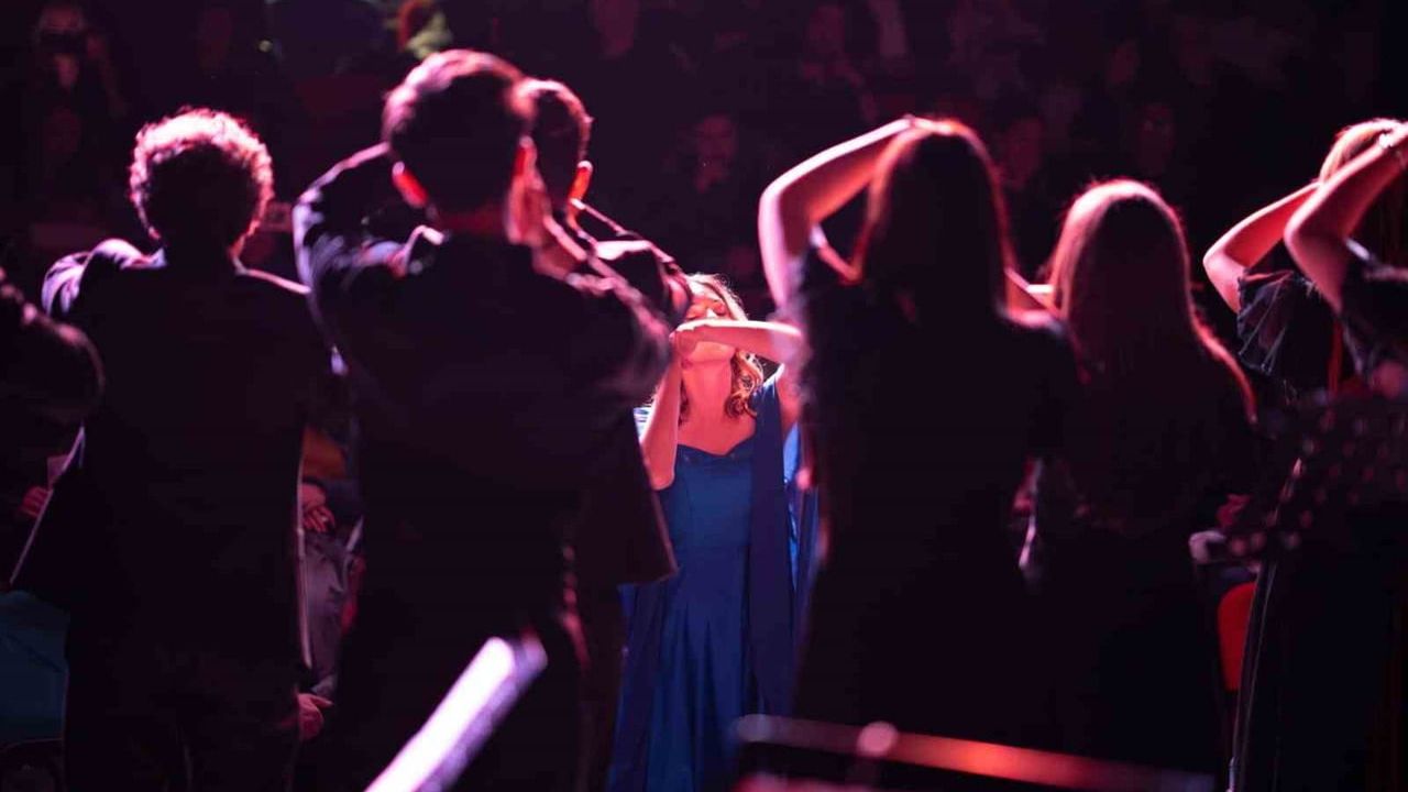 Ayvalık’ta Yeni Yıla Özel Konser: Gençlik Korosu ve Dengin Ceyhan