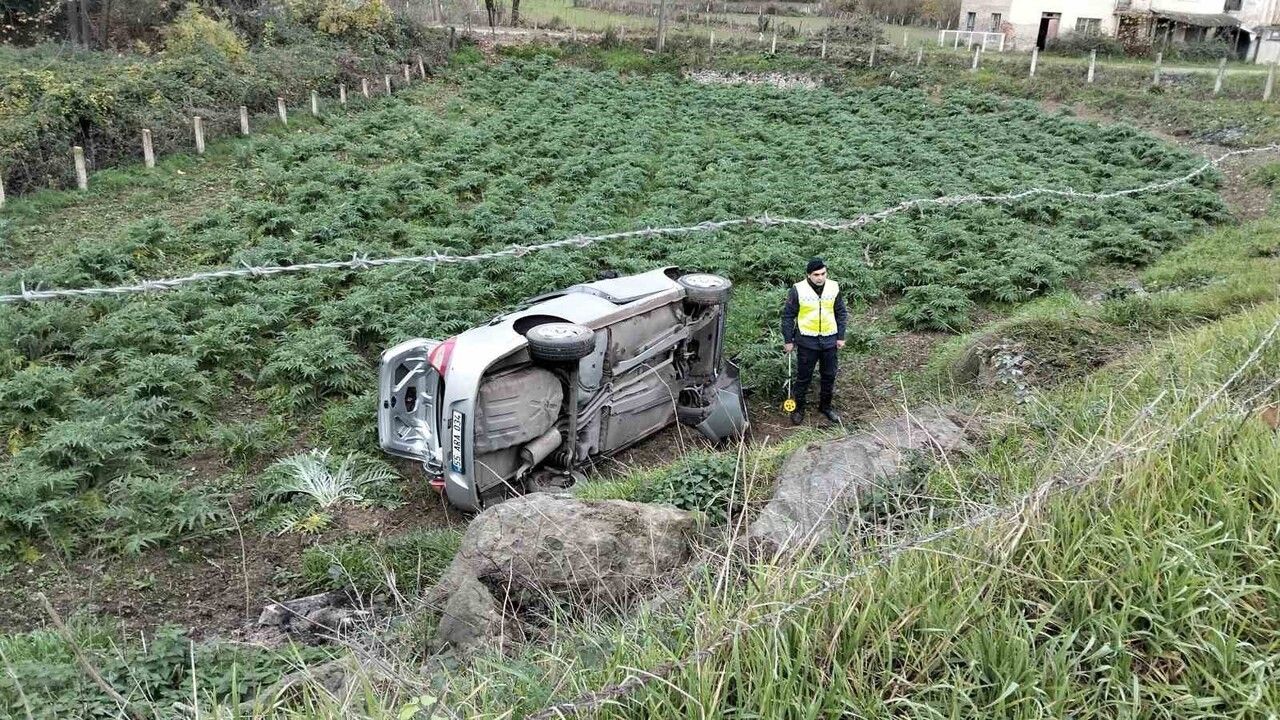 Bafra’da Otomobil Tarlaya Uçtu: Sürücü Yaralanmadı