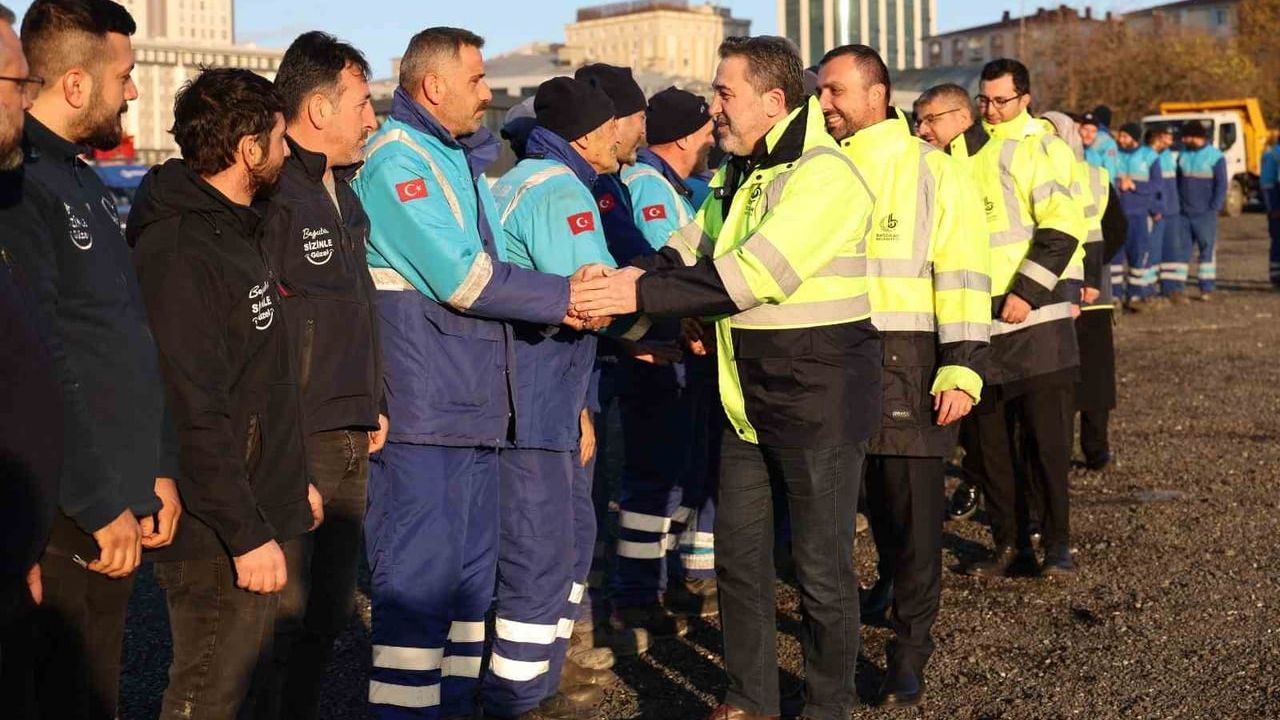 Bağcılar'da Kış Hazırlıkları Tamam: 713 Personel, 176 Araçla Karla Mücadele