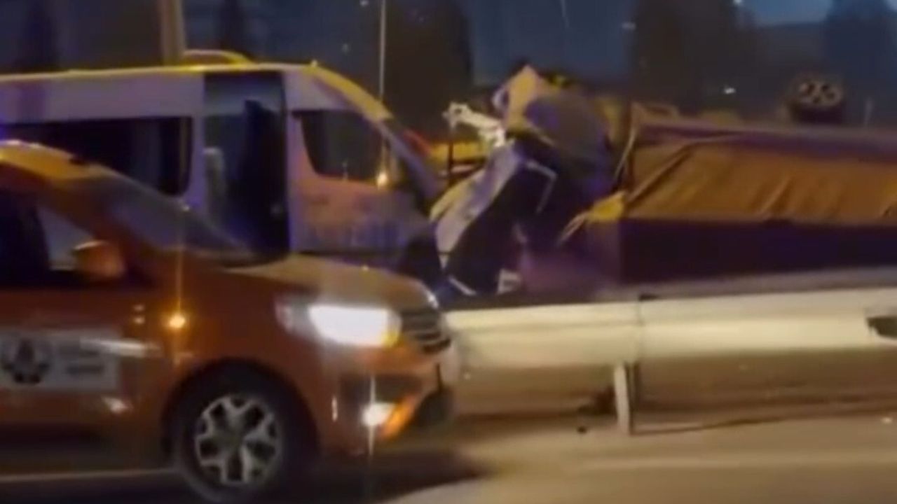 Bağcılar TEM Otoyolu'nda Zincirleme Kaza: Trafik Kilitlendi