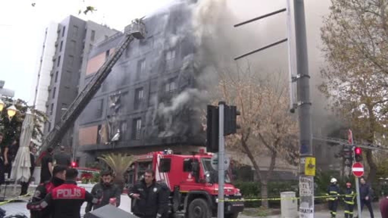 Bağdat Caddesi'nde Dış Cephe Yangını: Beş Katlı Binada İtfaiye Müdahalesi