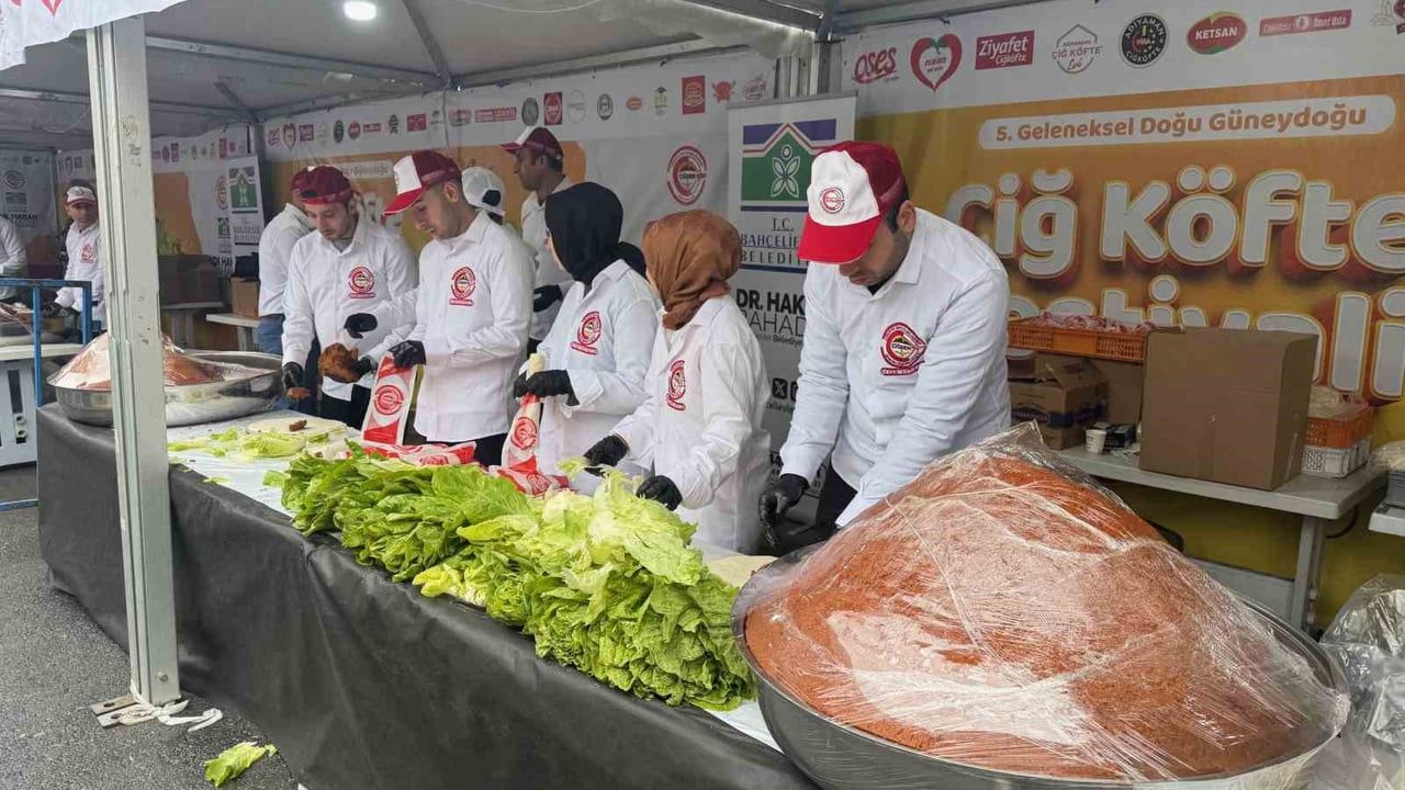 Bahçelievler'de 5. Geleneksel Çiğ Köfte Festivali — 5 Ton Dağıtıldı