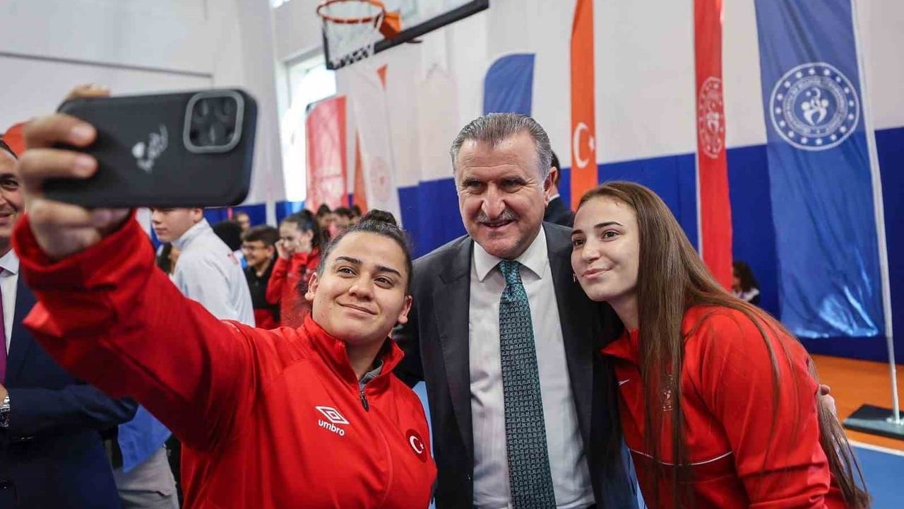 Bakan Bak: 2025'te 7 bin 474 Madalya Kazanan Milli Sporcuları Tebrik Ediyorum