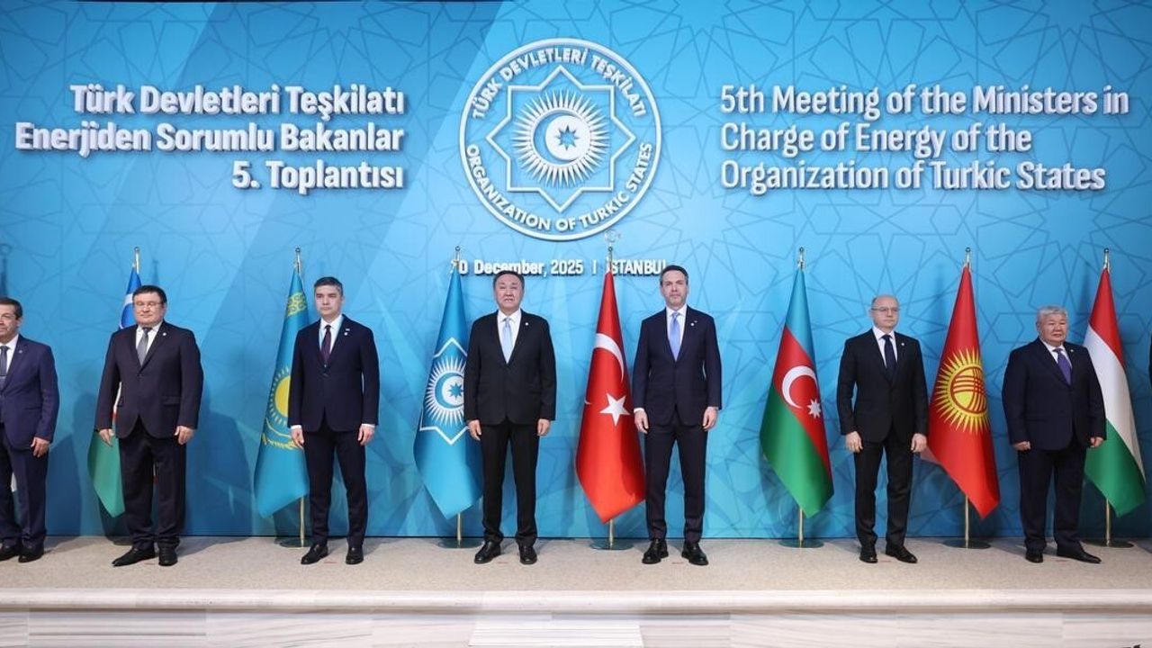 Bakan Bayraktar’dan 'Hazar' Teklifi: Yeşil Enerji Koridoru ile Türk Dünyasını Birleştirme Çağrısı