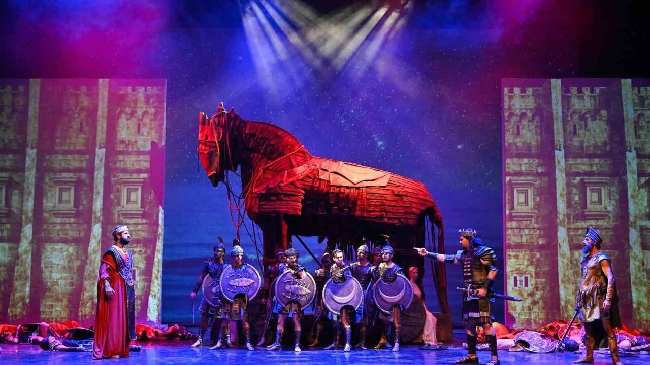 Bakan Ersoy: Şimdi sıra Troya’da — Troya Sergisi 2026'da Kolezyum'da