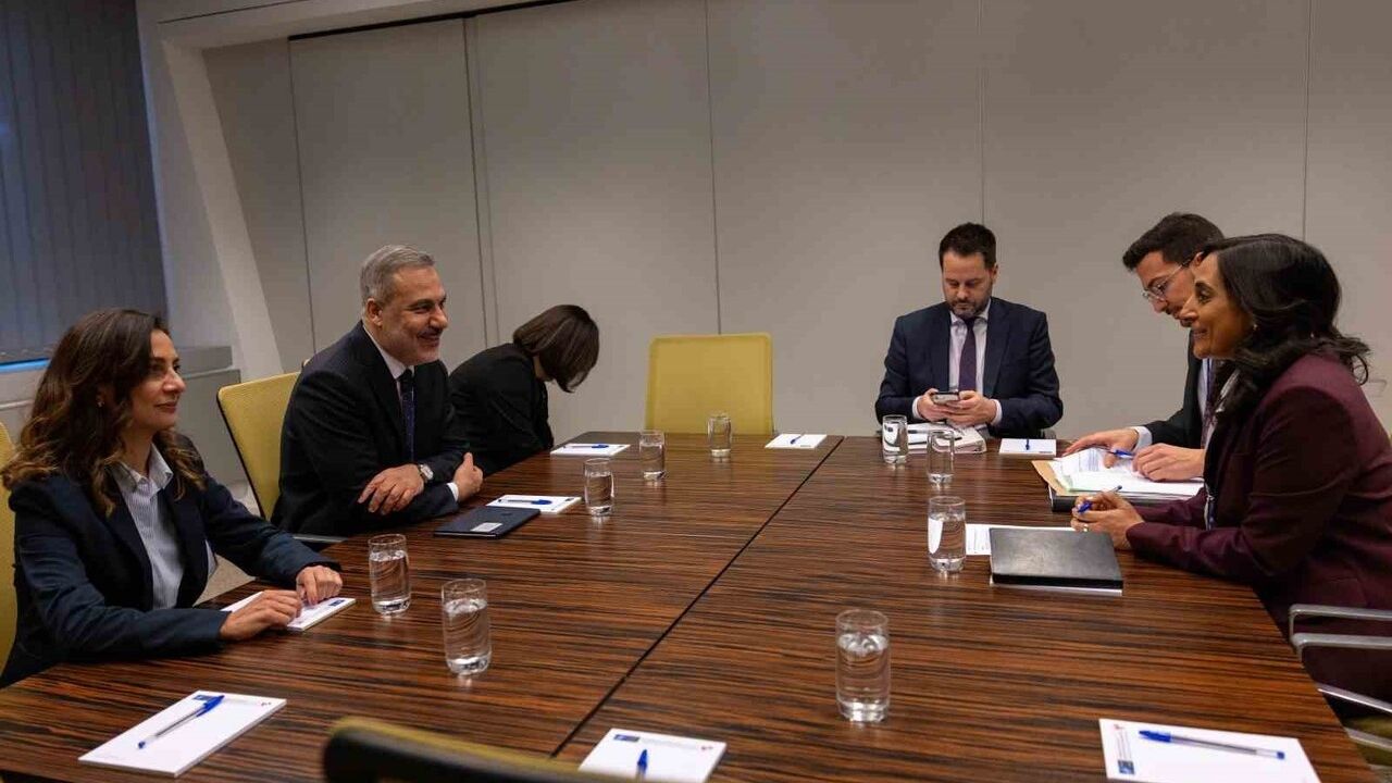 Bakan Fidan Brüksel'de Kanada Dışişleri Bakanı Anita Anand ile Görüştü