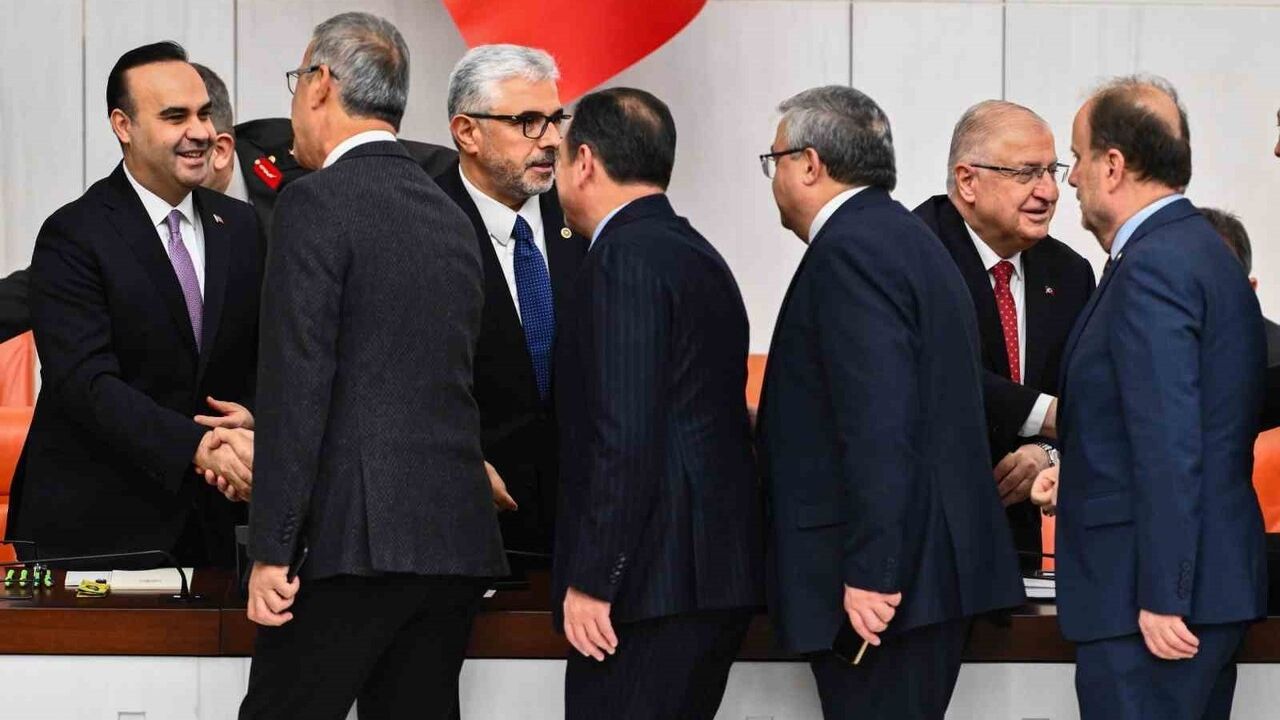 Bakan Kacır TBMM'ye Togg T10F 'Oltu' ile Geldi