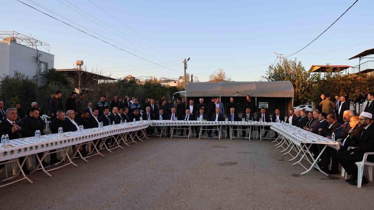 Bakan Yerlikaya'dan Kozan'da Başıbüyük Ailesine Taziye Ziyareti