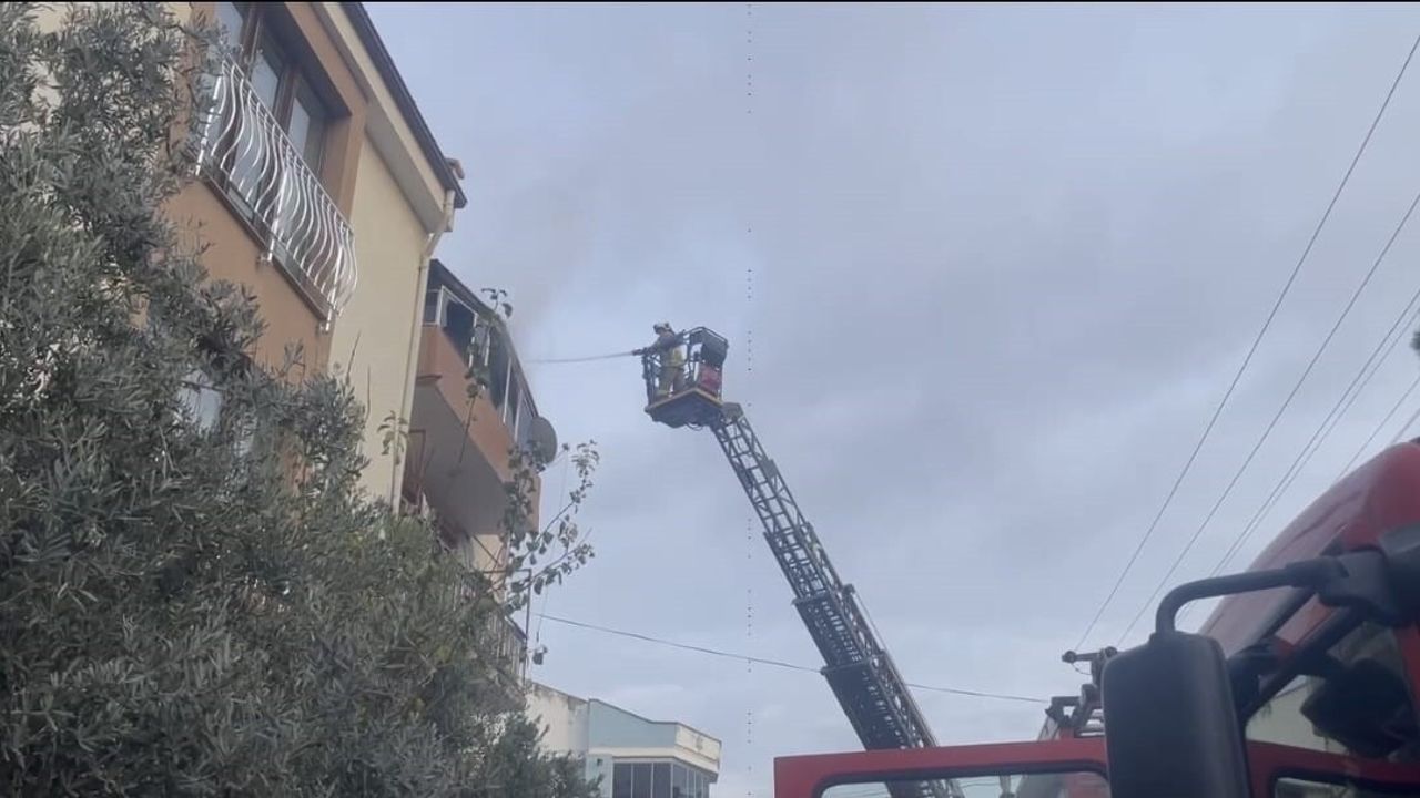 Balıkesir'de Çatı Yangını Söndürüldü — Karesi, Toygar Mahallesi