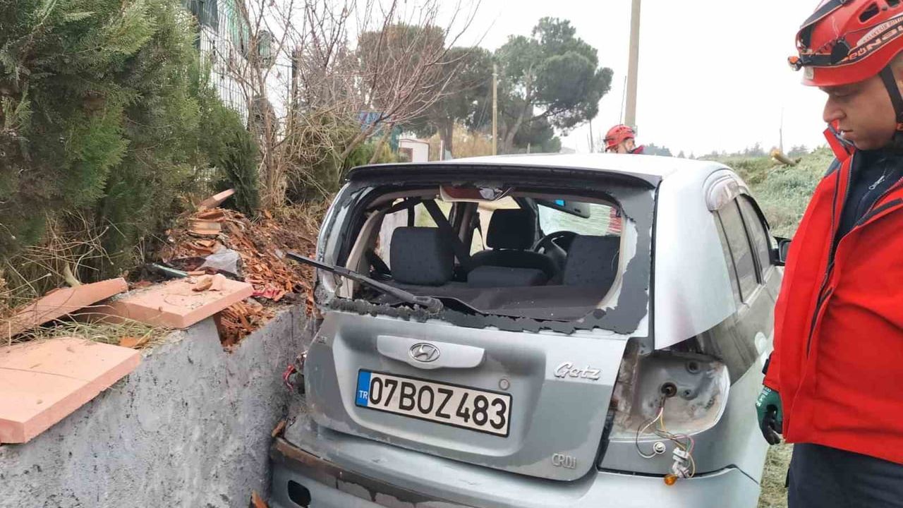 Balıkesir'de Otomobil Şarampole Uçtu: 1 Yaralı