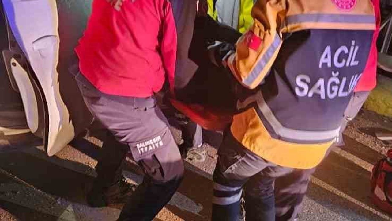 Balıkesir'de Trafik Kazası: 2 Yaralı