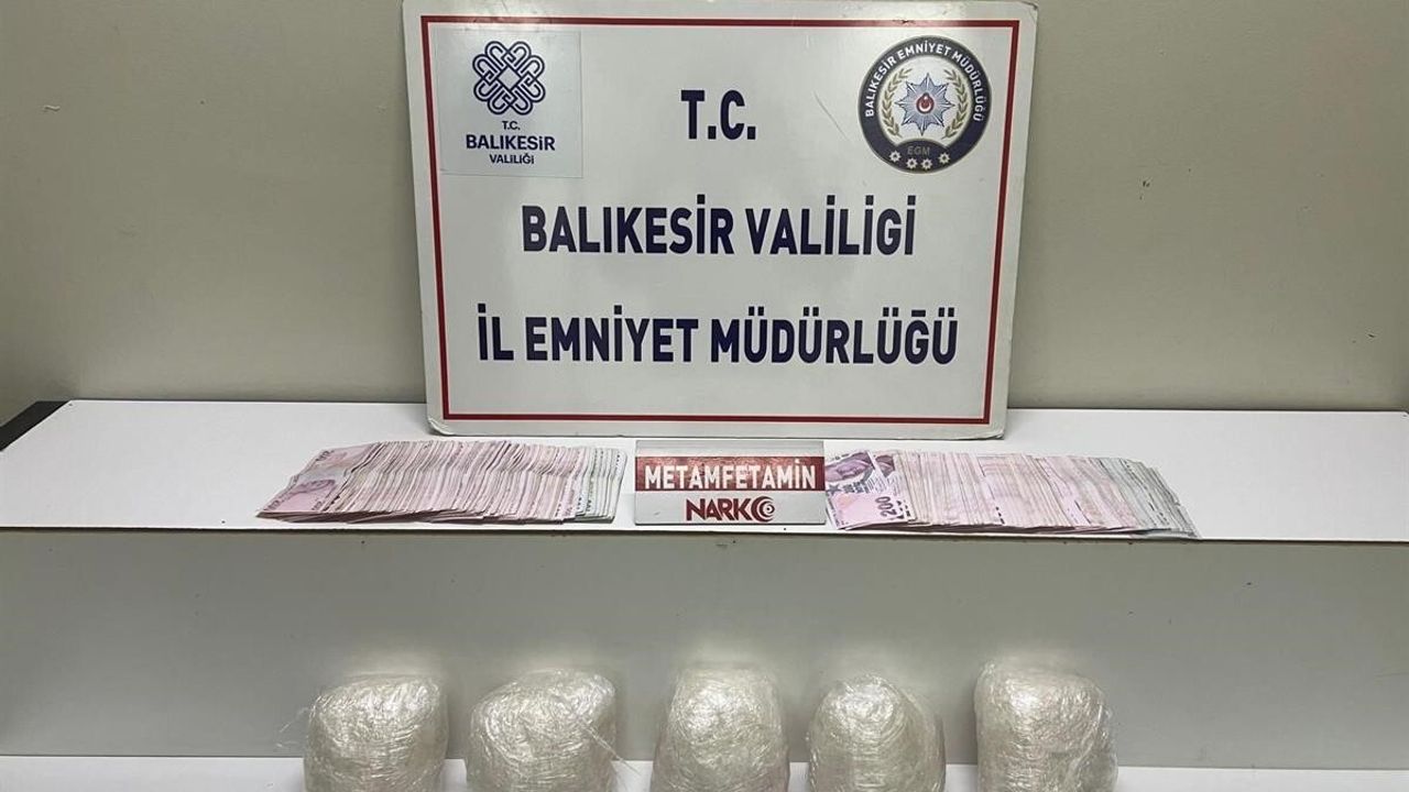 Balıkesir'de Yılbaşı Öncesi Narkotik Operasyonu: 5 Kilo Metamfetamin Ele Geçirildi