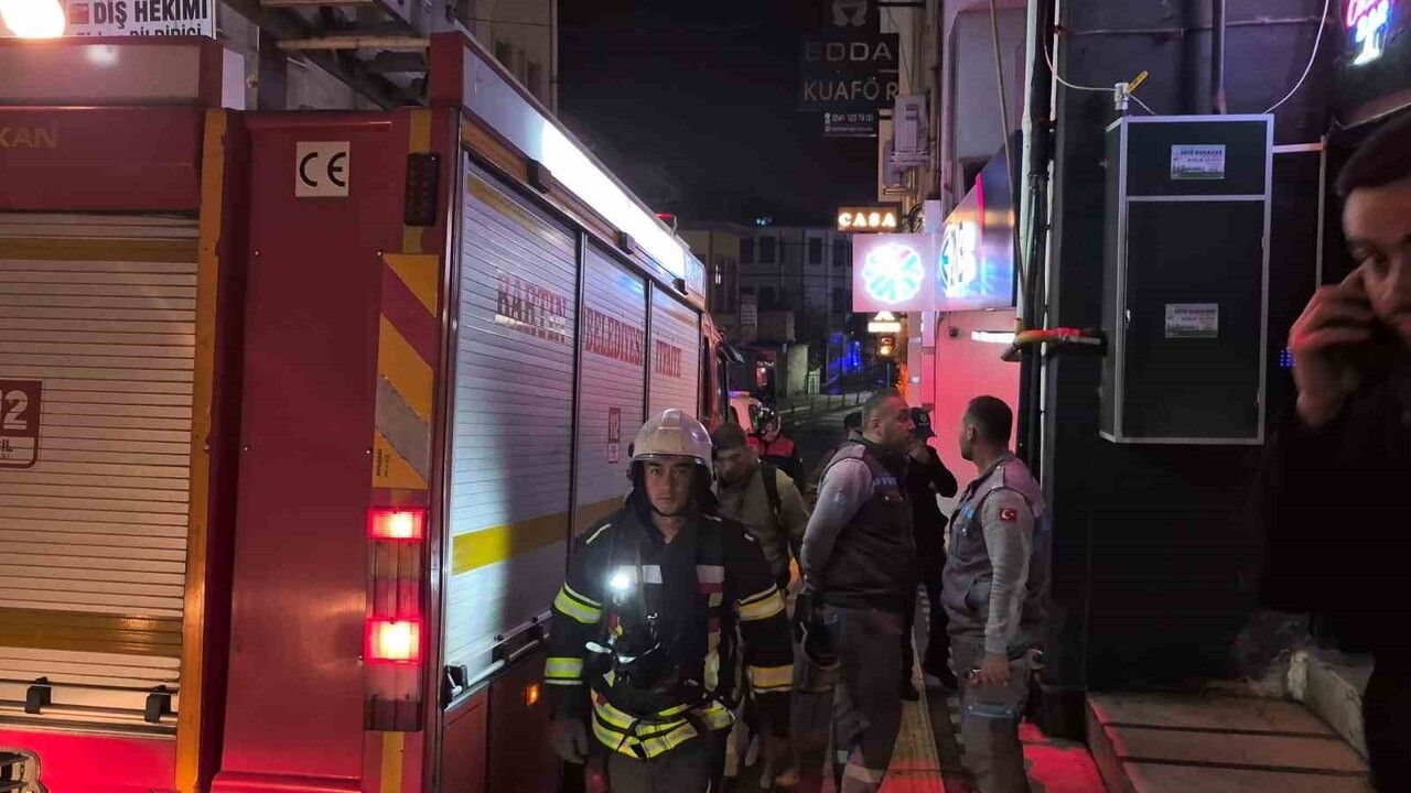 Bartın'da Derbi Öncesi Gerilim: Fenerbahçe - Galatasaray Taraftarları Polis Müdahalesiyle Ayrıldı