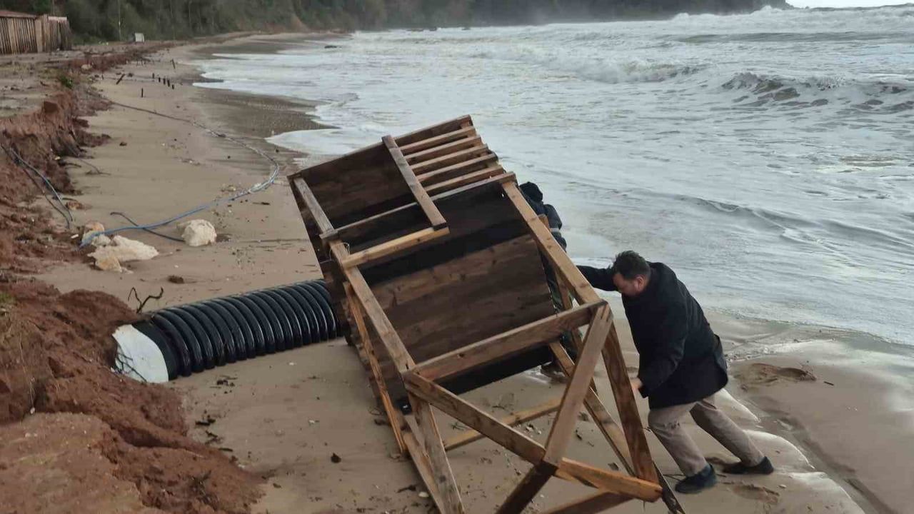 Bartın'da Saatte 90 km Fırtına: 10 Metreye Ulaşan Dev Dalgalar