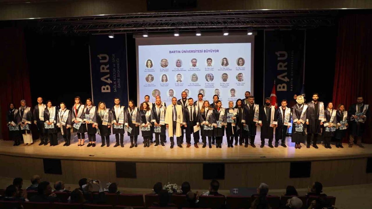 Bartın Üniversitesi'nde Akademik Giysi ve Akademik Performans Ödül Töreni